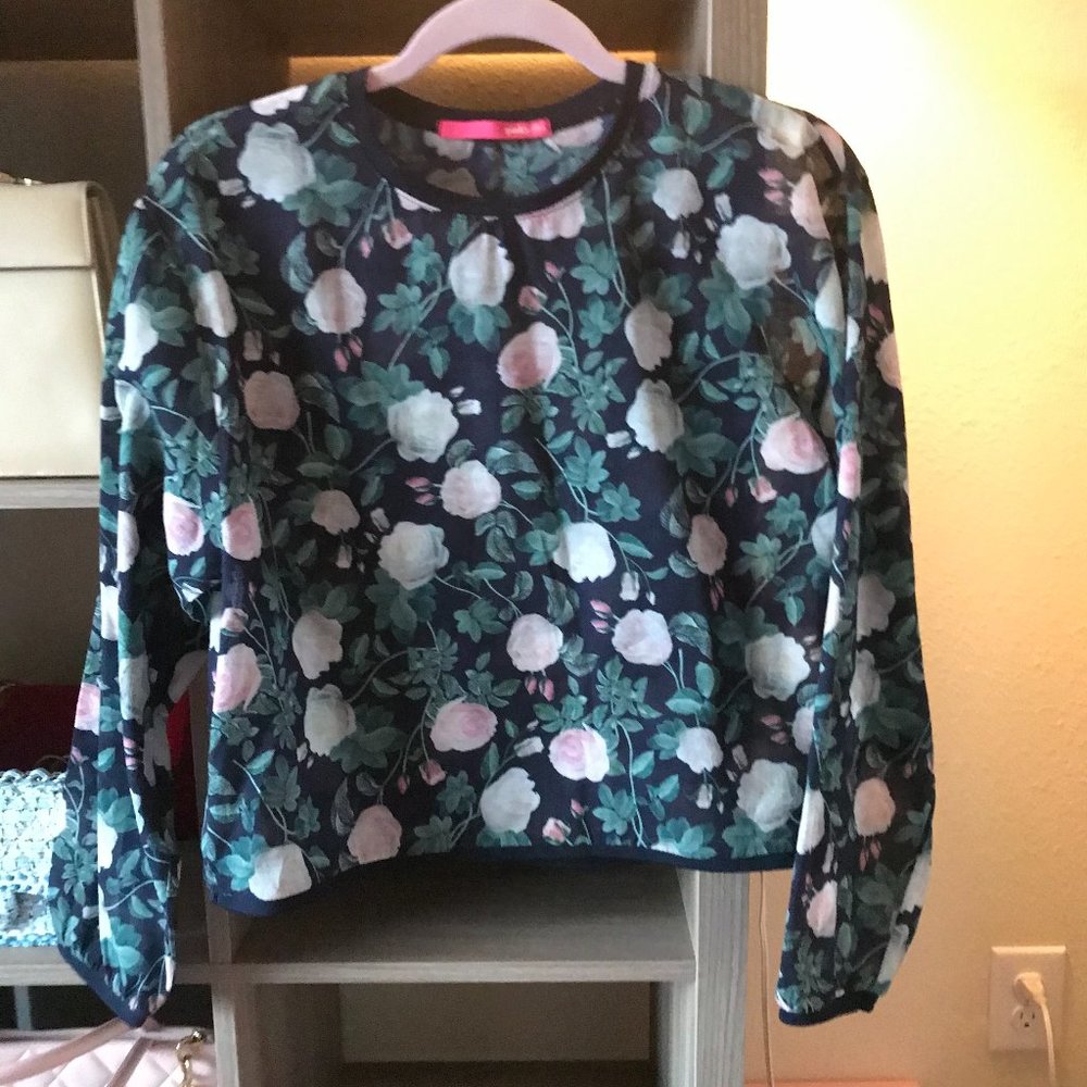 almost NEW Pinkyotto navy floral top